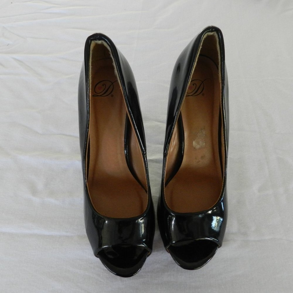 Heart in D peep toe 6" pumps/heels, black patent with red/pink toe accent